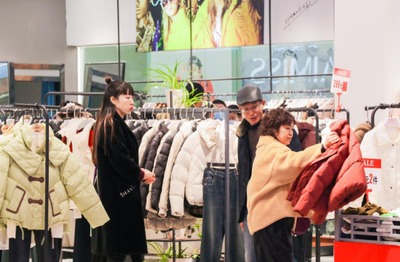 國(guó)風(fēng)系列走俏，漢口北品牌服裝城羽絨服迎銷售旺季