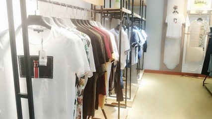 貴州服裝批發(fā)與零售市場(chǎng)全攻略 從源頭到終端的商業(yè)地圖